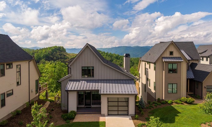 Deep Gap House | Calico Haven at Blue Ridge Mountain Club - Hot tub, 3 bedroom with great views