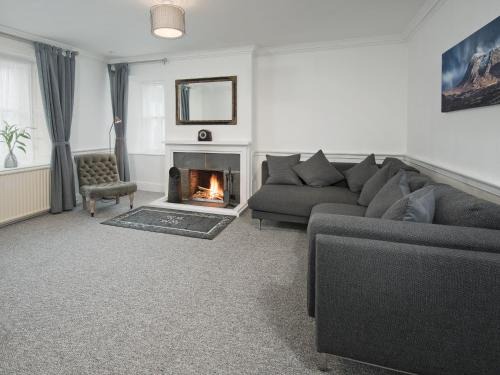 Gatehouse-of-Fleet House | Callander's High Street