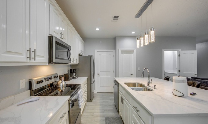 Murchison House | Callender Lake House: Fish, Boat + More!