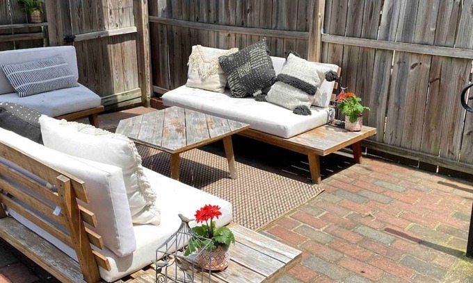 Park View House | Calm and Cozy Refuge Row House