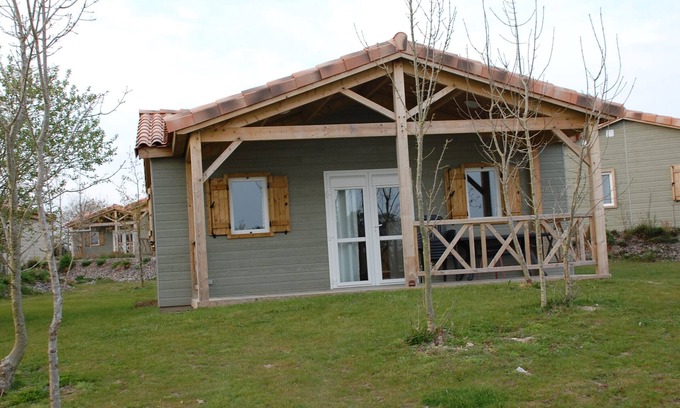 La Chapelle-Hermier Ski Chalet | Calm Chalet near Lake Jaunay with Pool, Fitness Area, and Family-Friendly Amenities