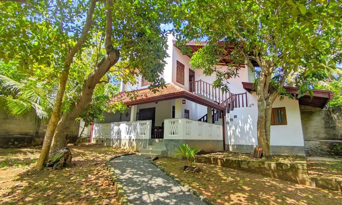 Thalaramba House | Calm Retreat