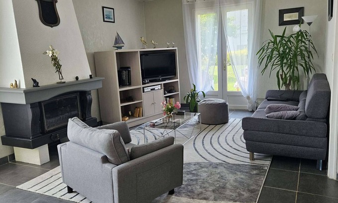 Guerande House | Calm Retreat Near Guérande: 4BR House with Garden, Veranda & Wi-Fi