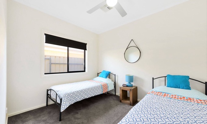 Moonta Bay Hotel | Calm Waters, Moonta Bay
