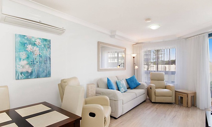 Coolangatta Apartment | Calypso Plaza Resort Unit 238 One bedroom apartment in Central Coolangatta with Wi-Fi Inc.