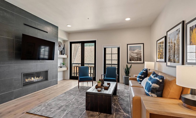 Tamarack Resort Condo | Camas Village 1 Bedroom Condo - Polished Condo|Plaza and Mountain views
