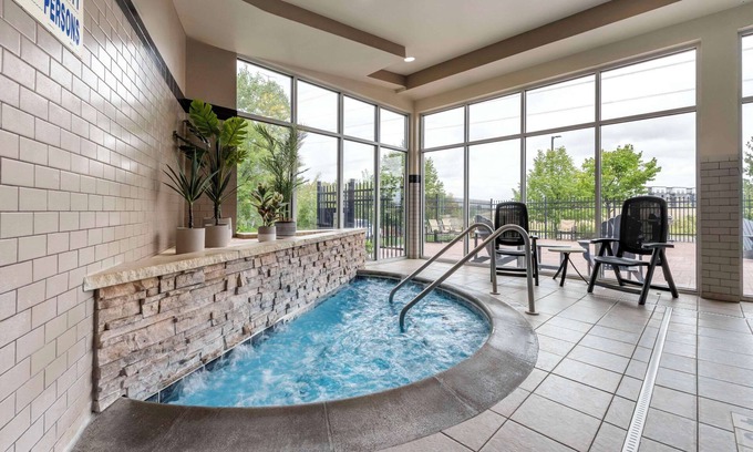 Maple Grove Hotel | Cambria Hotel Minneapolis Maple Grove
