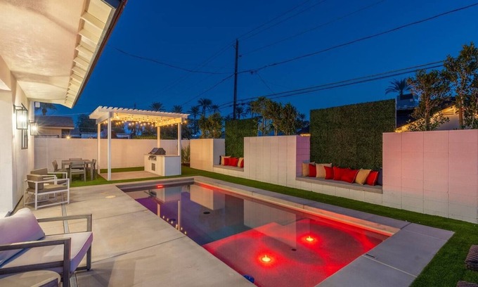 Arcadia Lite Villa | Camelback Views! Pool, Bikes & More, Sleeps 18