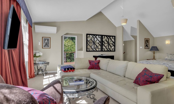 Mount Wilson Cabin | Camellia Lodge | Mt Wilson | 24 acres of Established Heritage Botanical Garden