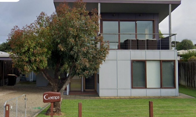 Kingscote House | Camelot - opposite the foreshore. Stunning sea views. Now with Free Wi Fi