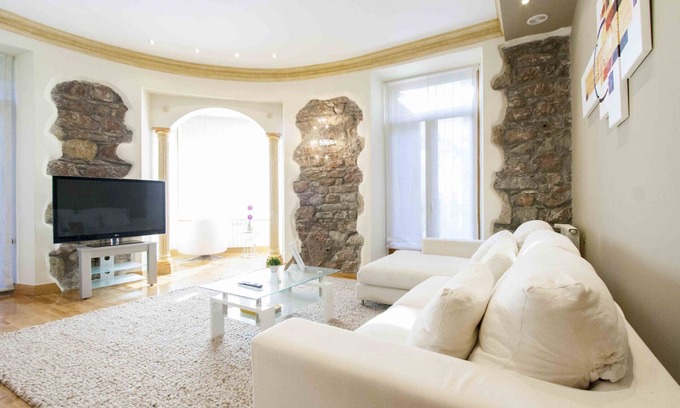 San Sebastian Centro Apartment | Camelot | The Rentals Collection