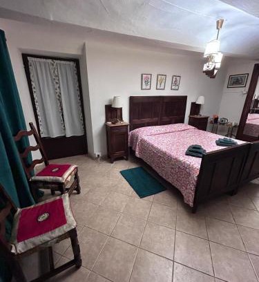 Castellero Apartment | Camera Privata Glicine