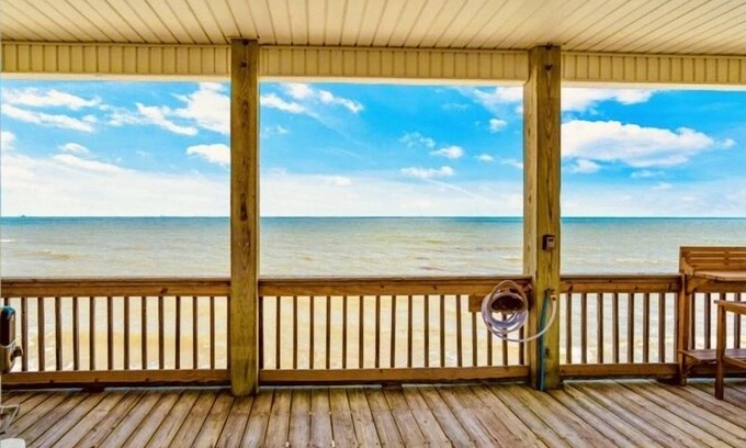 Lakeview  Jefferson County House | Cameron Oceanf pet friendly home near Holly Beach