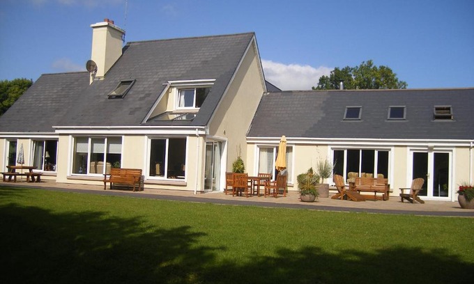Oughterard Bed & Breakfast | Camillaun Lodge with Lough Corrib Boat Hire