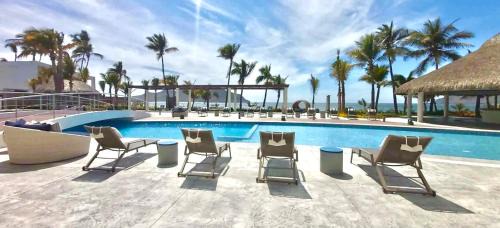 Zona Dorada Apartment | Camino Al Mar with Amazing View of the Ocean, Beach and Pool