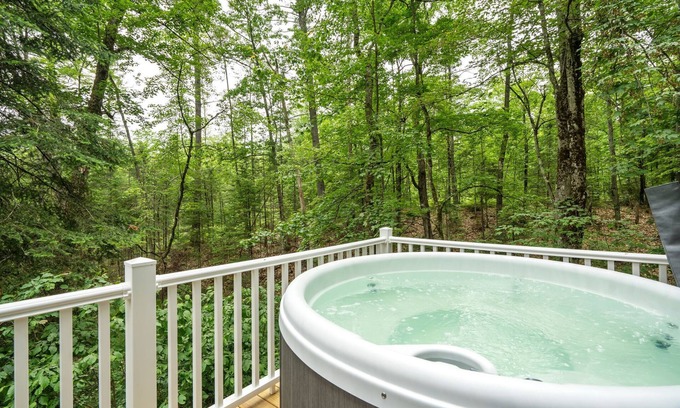 Center Conway House | Camp Conway | Hot Tub | A-Frame | New Kitchen | AC