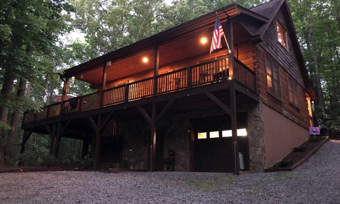 Deep Gap Cabin | Camp Sasquatch - Sleeps 8 - Pets Ok - Hike - Fish