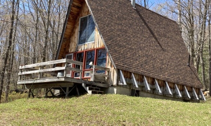 Plymouth Cabin | Camp steps from Lake Ninevah