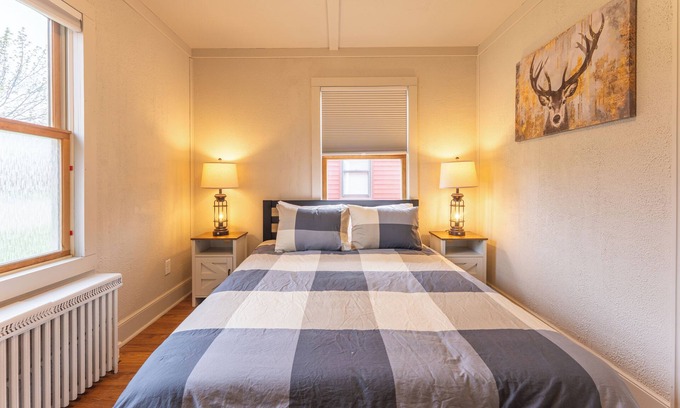 Ely House | Camp Street Haven: 2-bedroom peaceful getaway