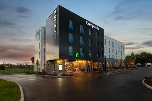 Porte Des Alpes - Mi Plaine - Manissieux Hotel | Campanile Smart Lyon Est - Eurexpo Bron Aviation
