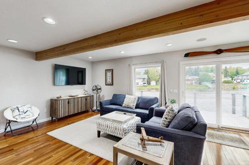 Bayshore - Klatt House | Campbell Lake Escape