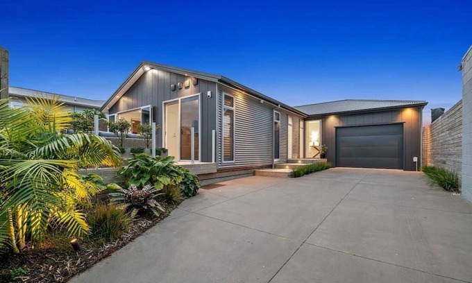 Mount Maunganui House | Campbell Retreat - modern easy living