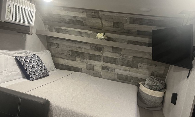 Navarre House | Camper/RV 10 minutes from Navarre beach