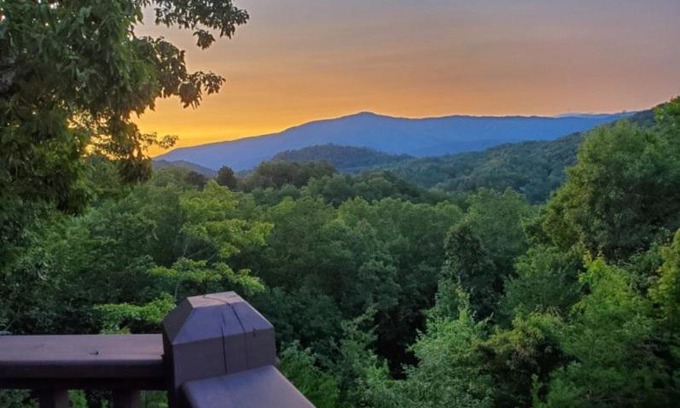 Gatlinburg - Pigeon Forge House | Campfire Lodge