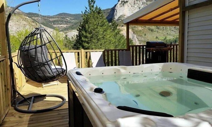 Orpierre House | Camping les Princes d'Orange* - Comfort Loggia 3 rooms 4 people Garden View Air-conditioned