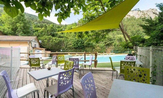 Orpierre House | Camping les Princes d'Orange* - Cottage Espace Classic 4 rooms for 6 people Air-conditioned Garden view