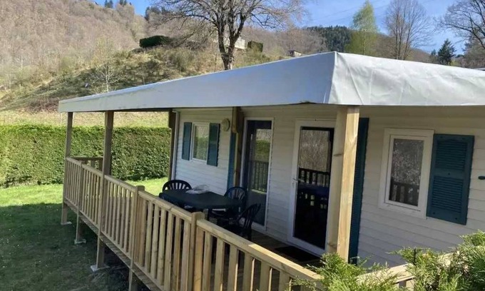 Vic-sur-Cere House | Camping - Piscine - ccbbdag