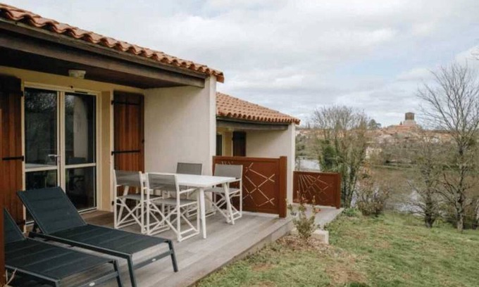Vouvant House | Camping - Piscine - ccbbbif