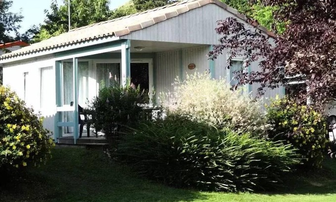 Saint-Laurent-sur-Sevre Ski Chalet | Campsite Le Rouge Gorge* * - LOCATION CHALET 28m2 TV (2 bedrooms) COMFORT 6 persons