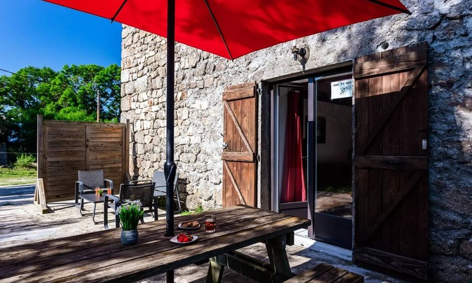 Chastanier Villa | Campsite Les sous bois du Lac * - F2 - Ground Floor Gite 6 people