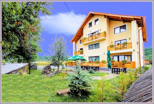 Sarasau House | Camves Inn