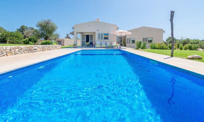 Arta Villa | CAN COLOMER FERRAGUT - Modern villa with private pool in the countryside. Free WiFi.