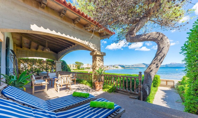 es Bacares House | CAN MIR - House on the seafront in Marina Manresa, Alcudia, with free Wifi