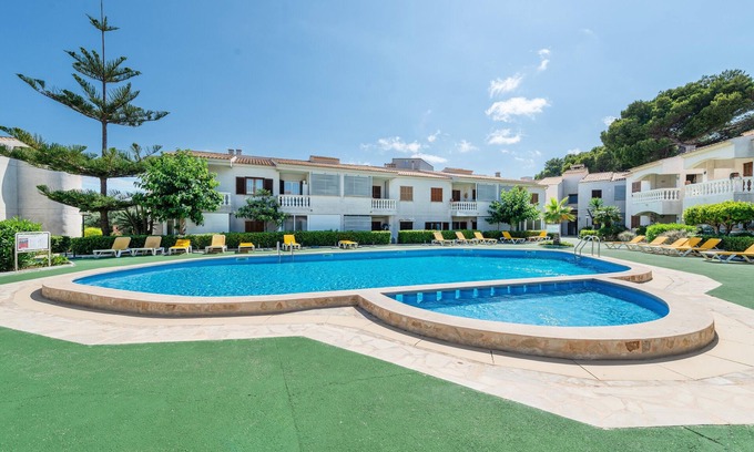 Es Pelats House | CAN NOGUERAS - Cosy apartment in residential complex with shared pool near the beach. Free