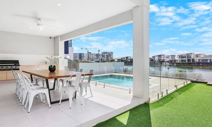 Gold Coast House | 'Canal Bliss ' 4BR Waterfront Hope Island Home