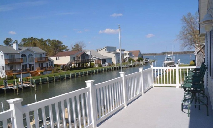 Ocean Pines House | CANAL FRONT - GREAT VIEWS - 5 BDRM, 3&1/2 BATHS, 2 KINGS, GOLF, RELAX.