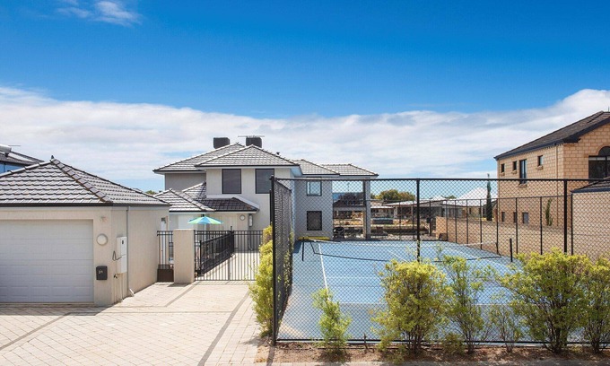 Geographe House | Canal Life - Private Pool and Tennis Court