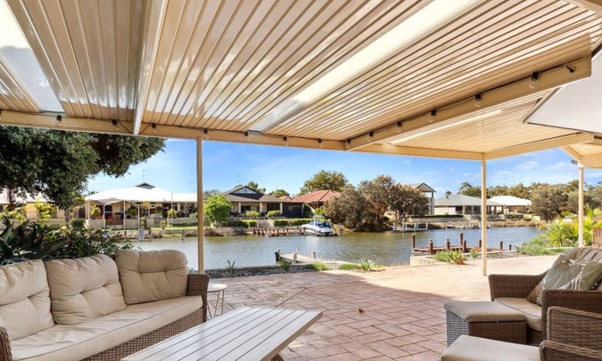 South Yunderup House | Canal-Side Retreat with Private Jetty and Kayaks