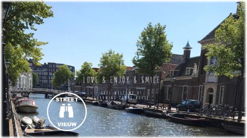 Alkmaar Apartment | Canal View City Apartment