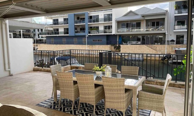 Mandurah House | Canal Vista
