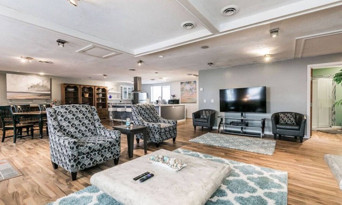 Sylvan Beach House | CanalSide Casa- Beautifully located