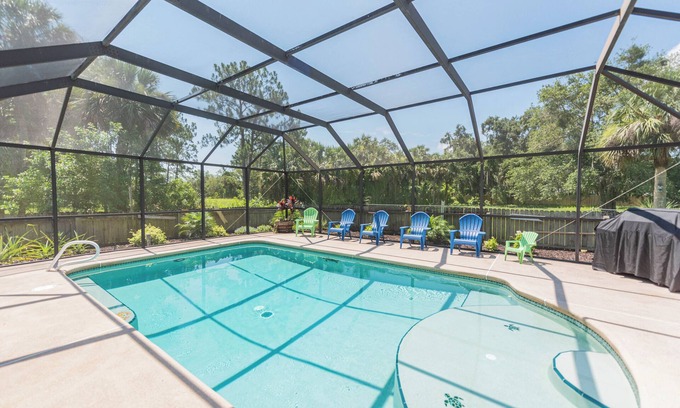 Cocoa House | Canaveral Groves Country Getaway - minutes from beaches, rockets, theme parks!