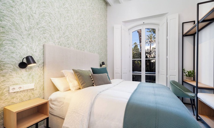 Old Town Apartment | Candelaria10 Deluxe Apartment with Balcony in the heart of Cádiz