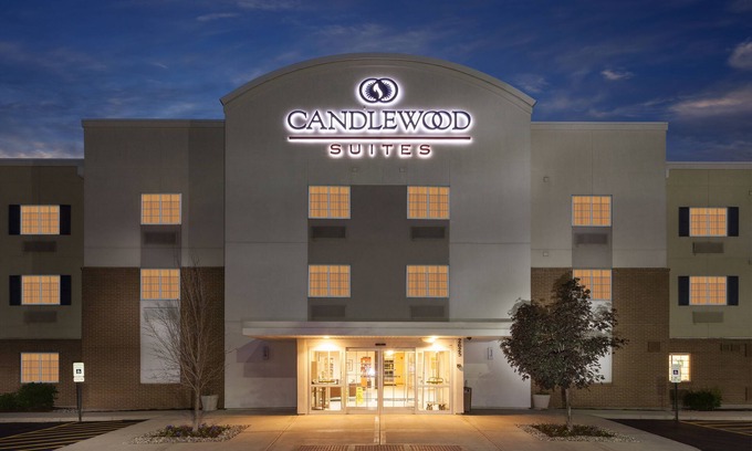 Aurora Hotel | Candlewood Suites Aurora-Naperville by IHG