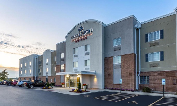 Aurora Hotel | Candlewood Suites Aurora-Naperville by IHG