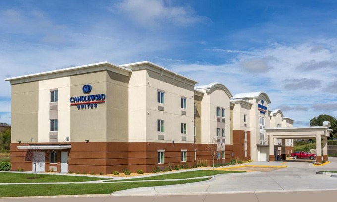 Davenport Hotel | Candlewood Suites - Davenport by IHG